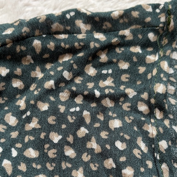 Dark Green Leopard 🐆 Women's Top - Picture 5 of 8